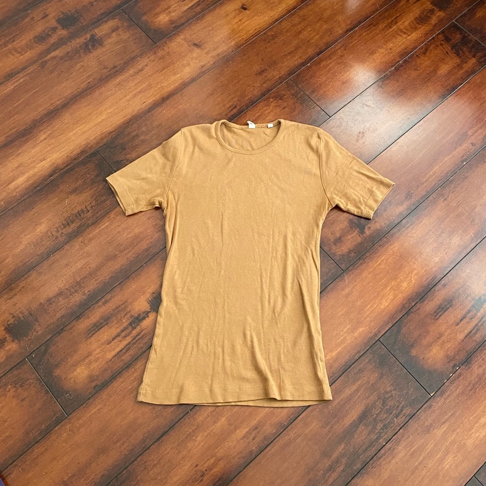 Kotn fitted crew camel medium